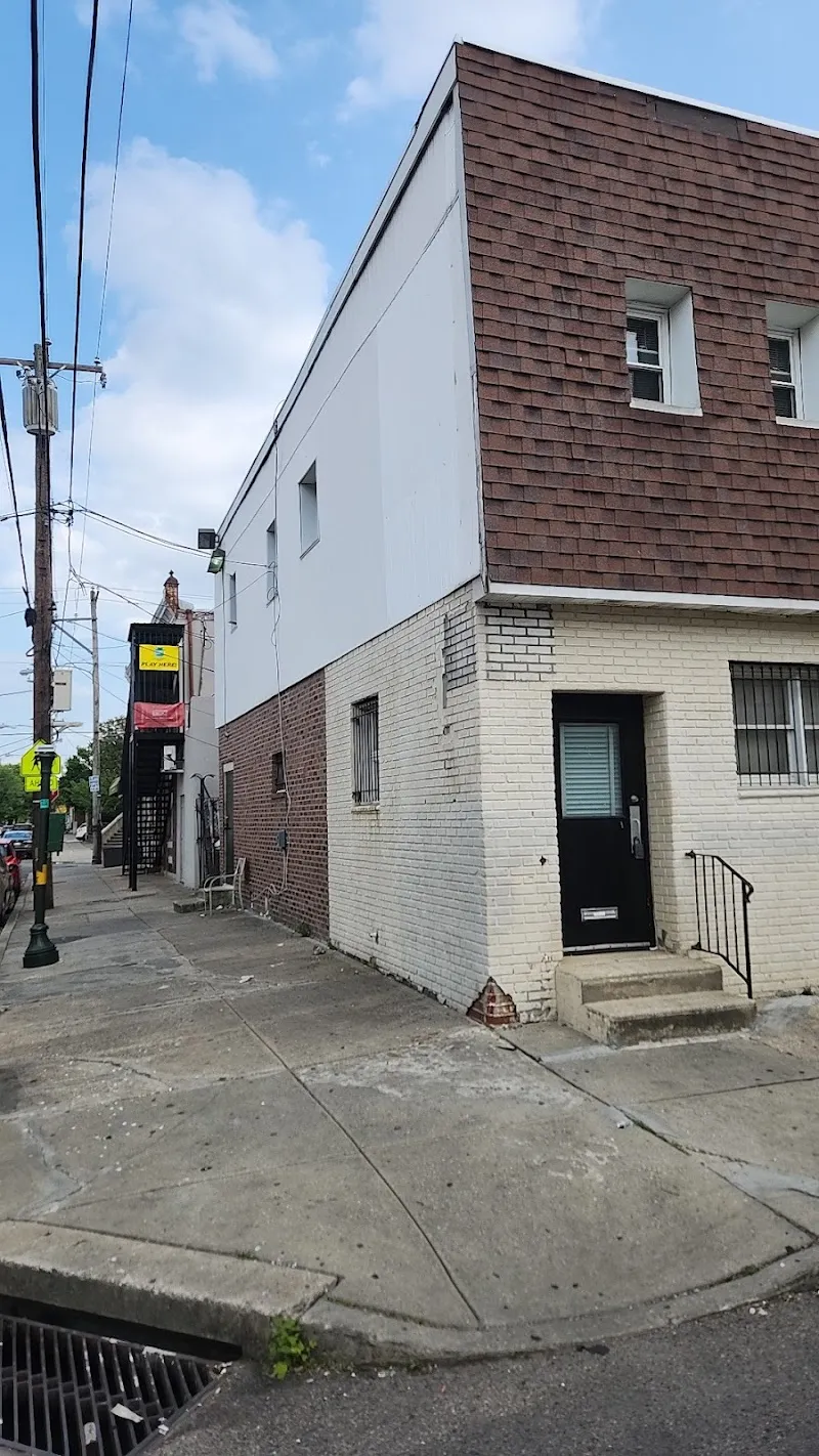 Men's Sober House - Photo 4