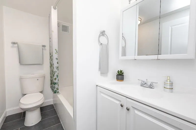 Oxford House Apartments - Photo 3